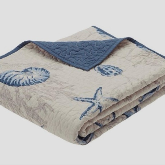 MADISON PARK Coastal Blue and Cream Quilt from Macy’s - Picture 2 of 8
